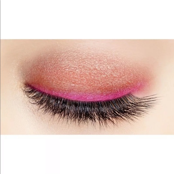 NEW Disney 101 Dalmatians Eye Shadow Mini Kit - Picture 3 of 3